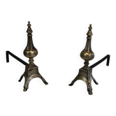 Paire de chenets en bronze ciselé et fer forgé de style Louis XVI