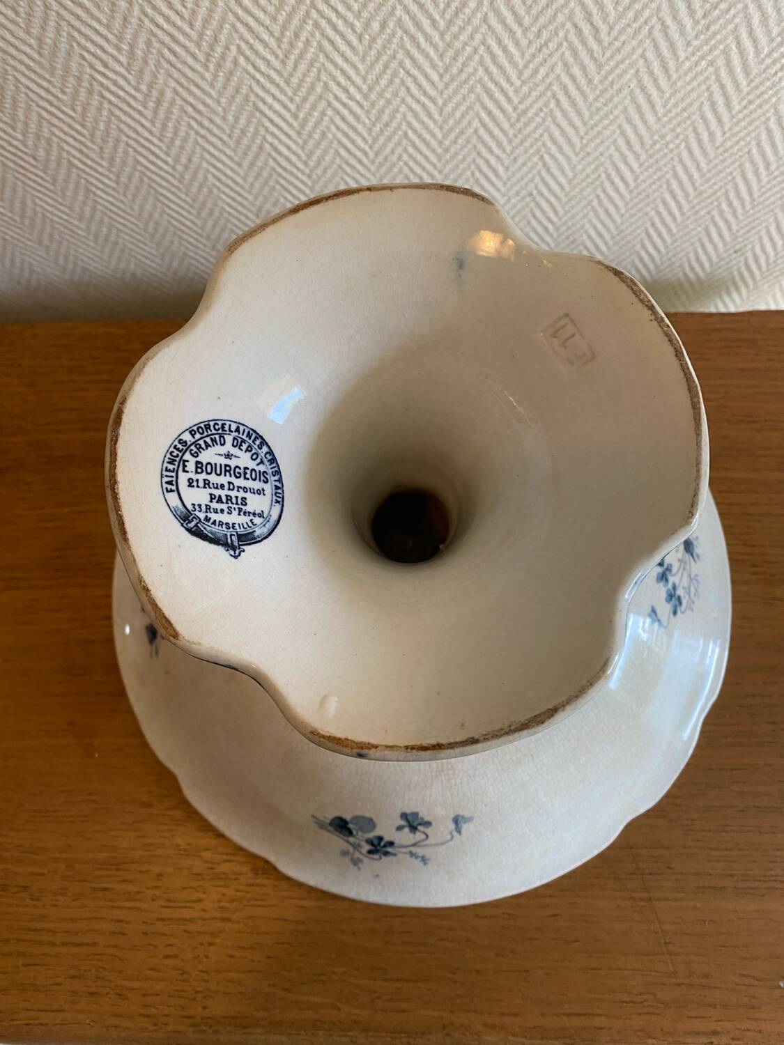 Antique fruit bowl signed E. Bourgeois Paris Grand Dépôt late 19th century