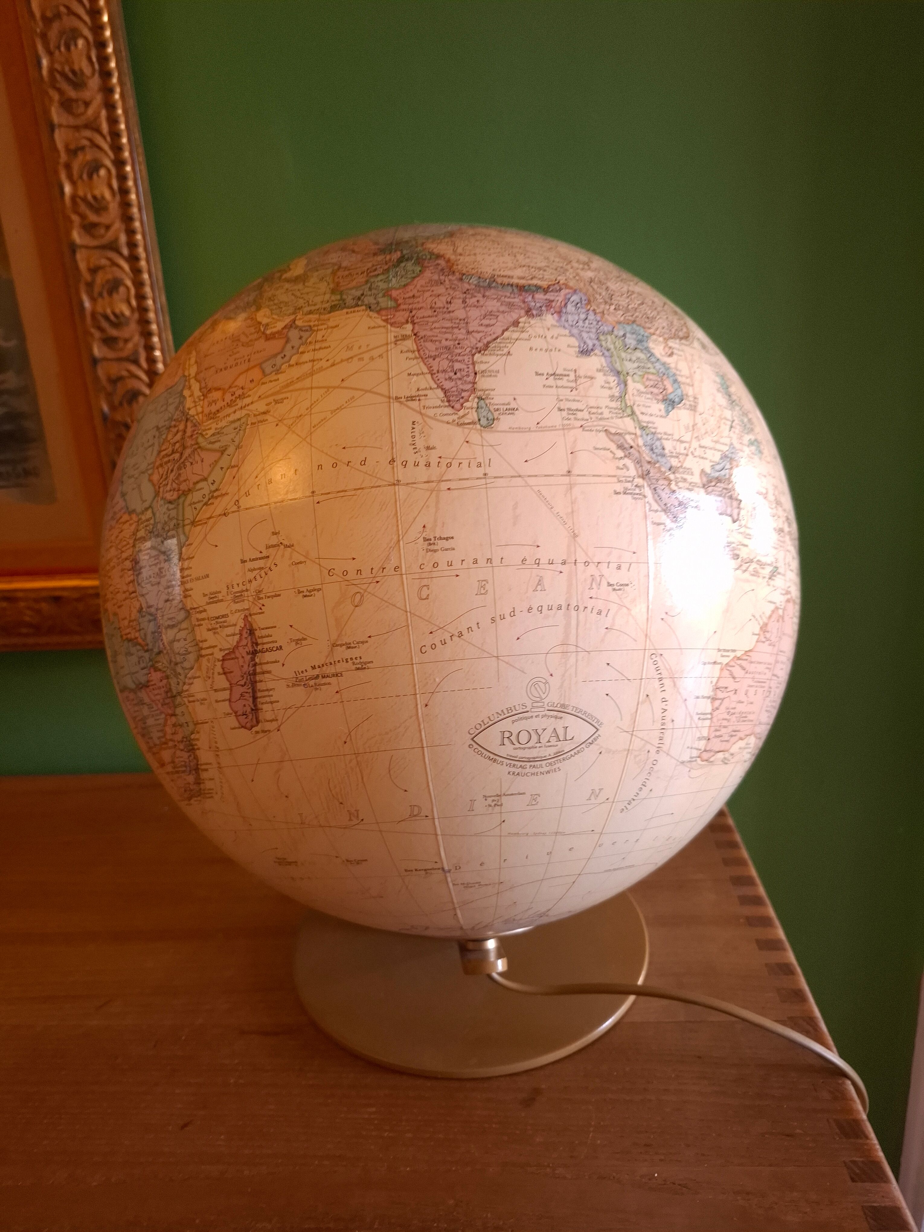 Globe terrestre lumineux colombus