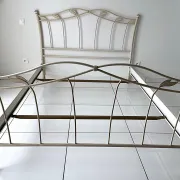 Lit en 140 en métal écru