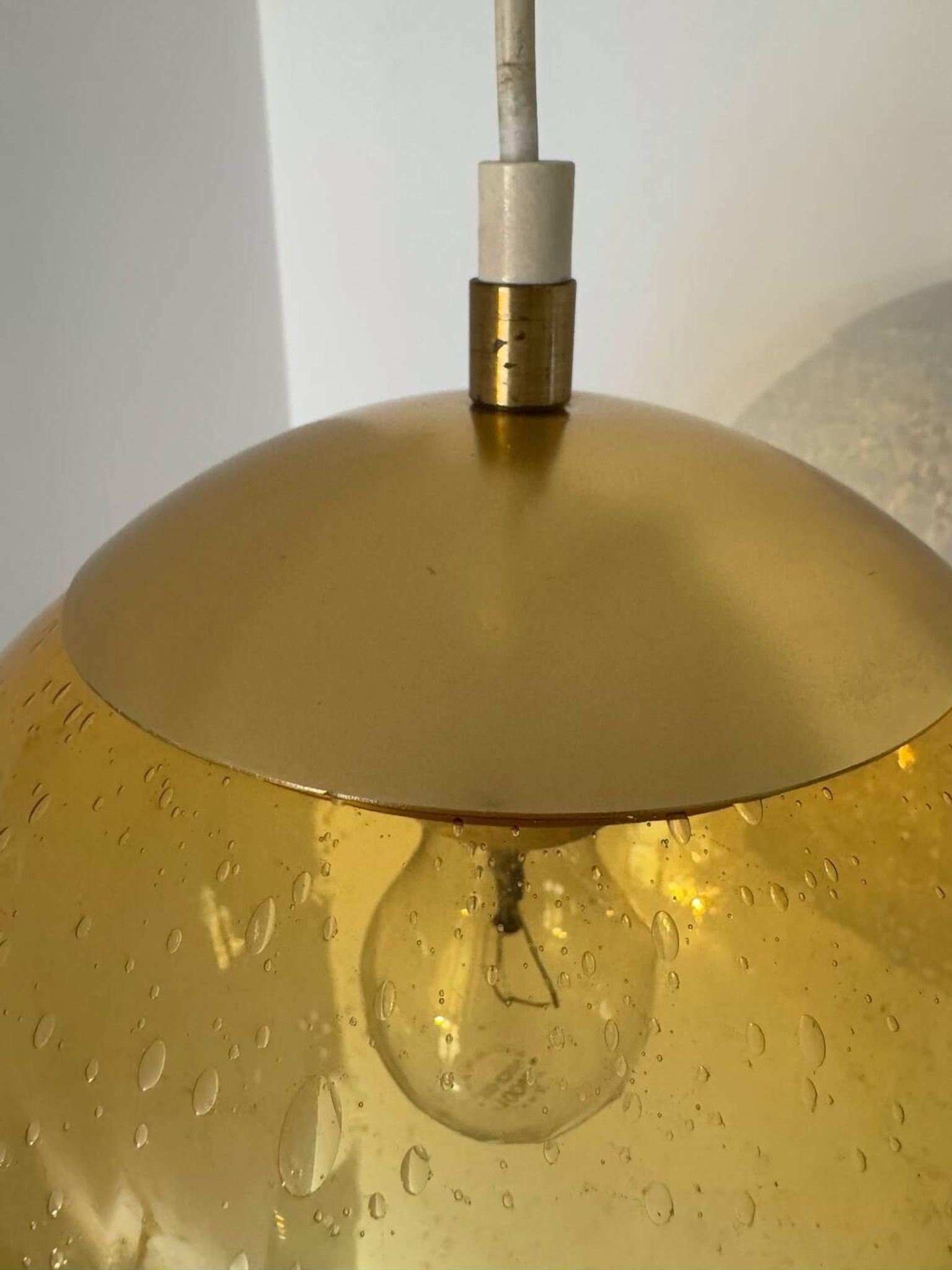 Lustre verre ambré bullé années 70
