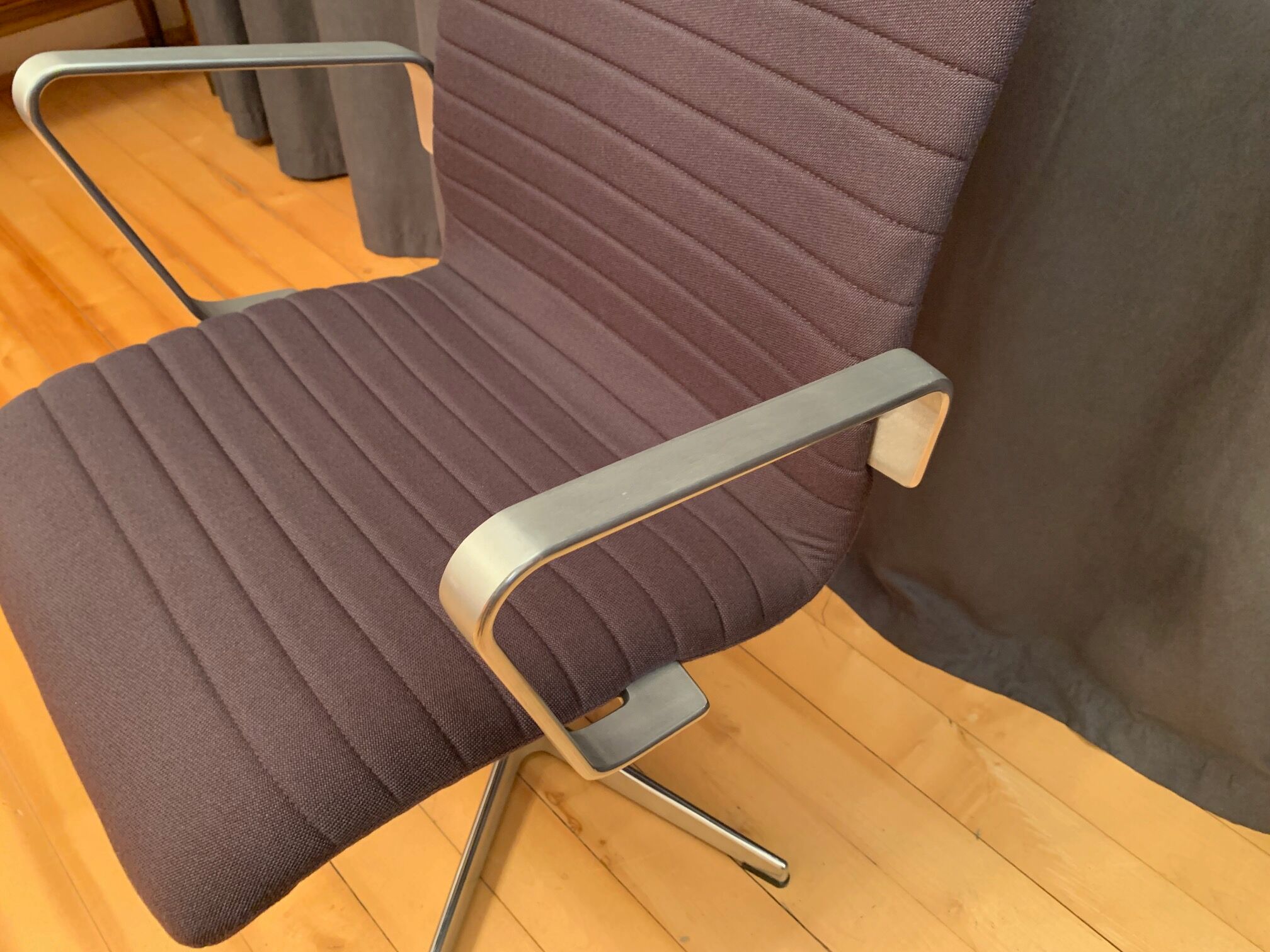 Oxford armchair by Arne Jacobsen, Fritz Hansen, Denmark.