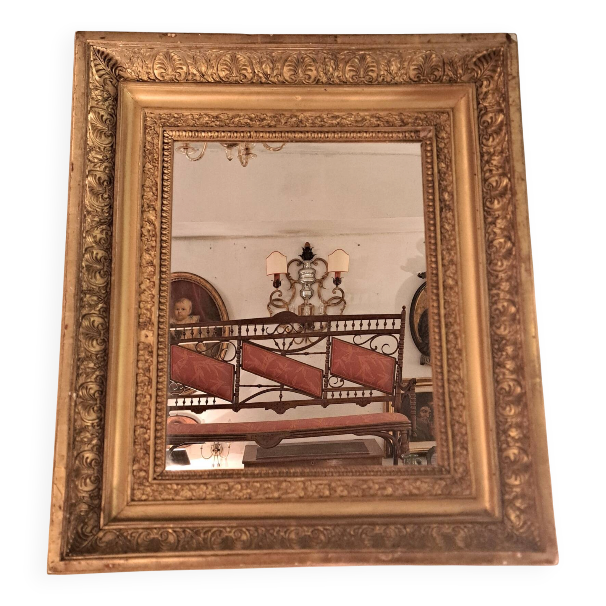 Miroir époque Restauration en bois doré à la feuille