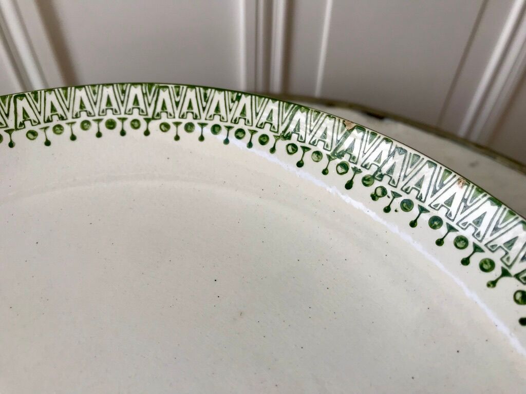 Plat oval Terre de Fer St Amand vert début XXème