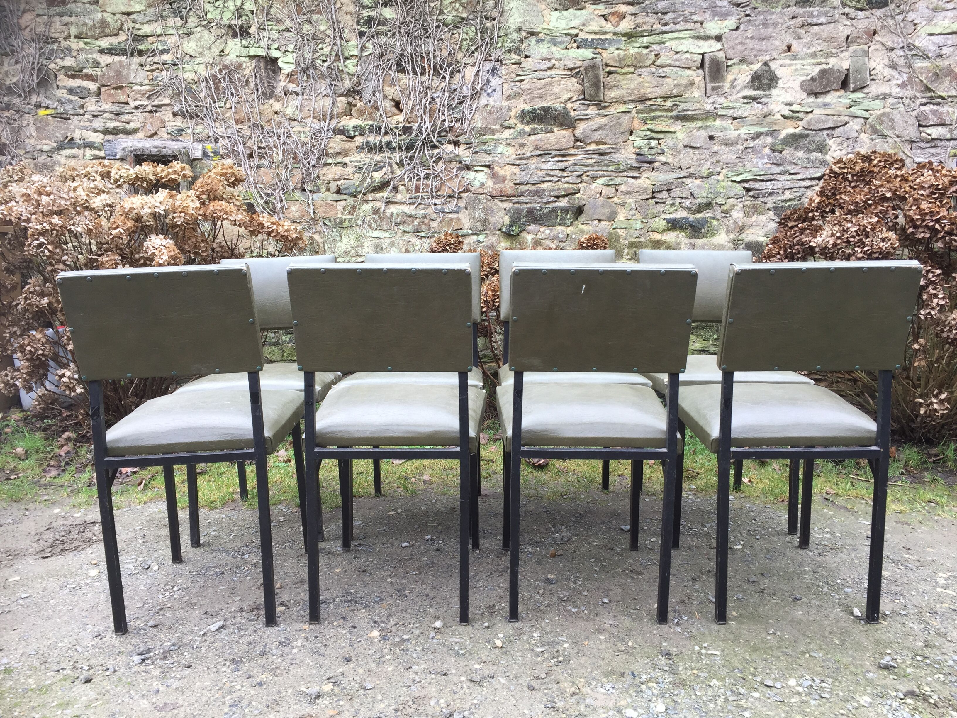 Vintage chairs guariche stone in Skaï green bottle and base in metal square tube.