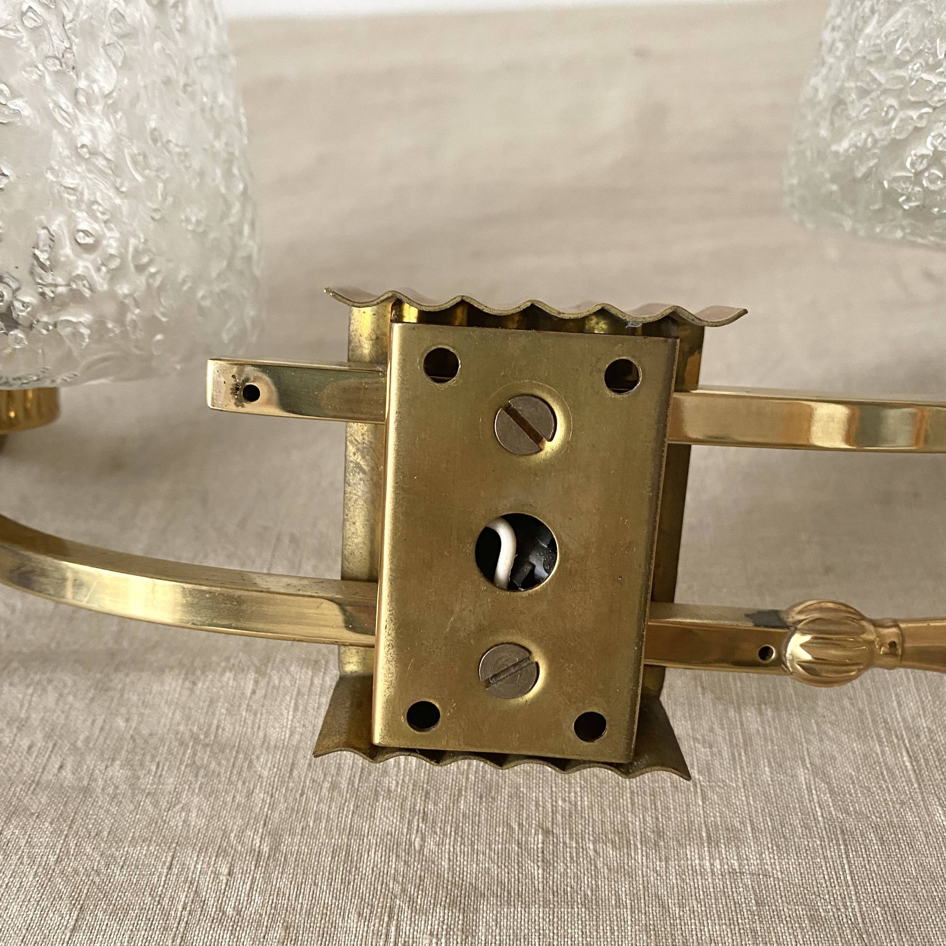 Double wall light in gold-tone metal and bubbled glass, Italian design from the 1960s