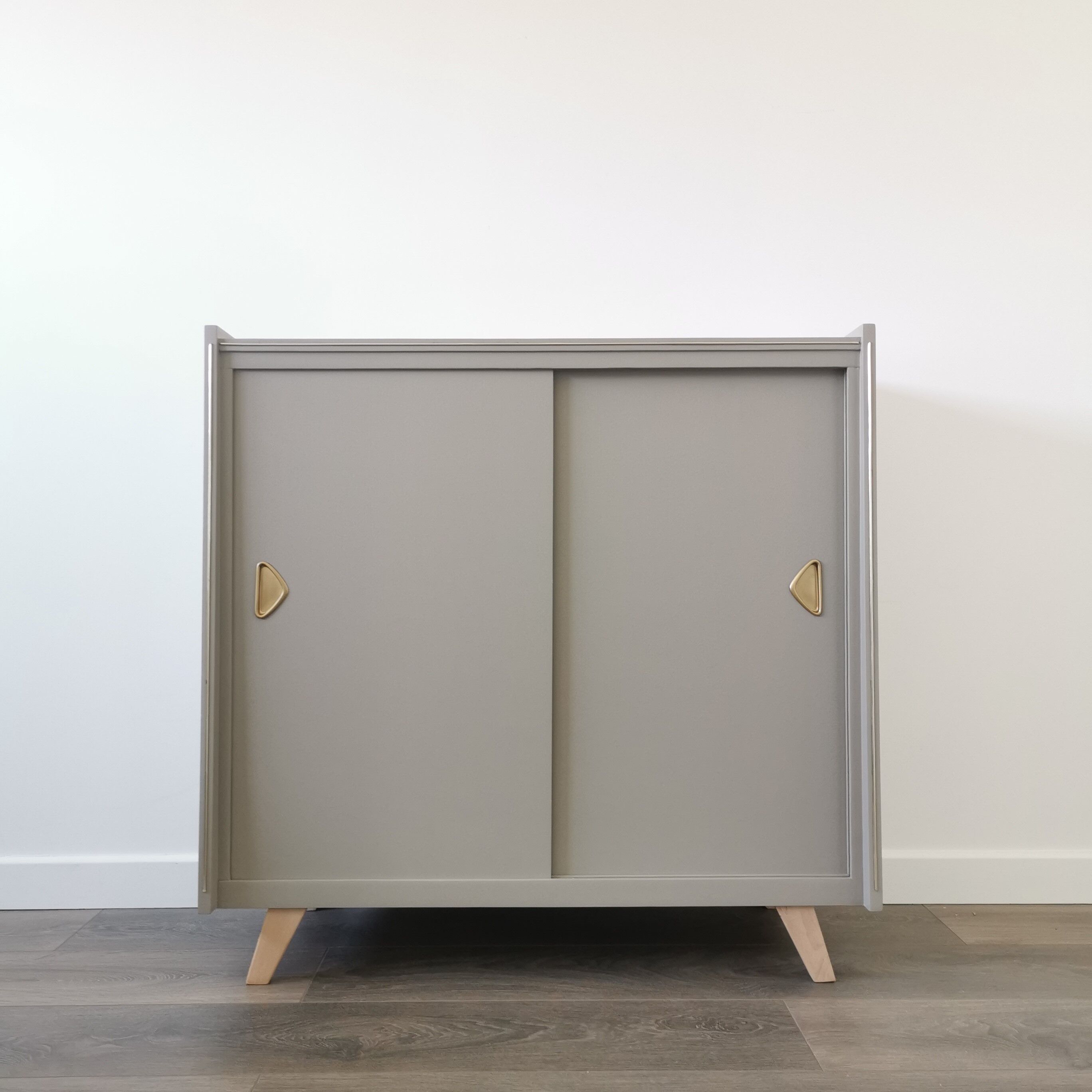 Storage cabinet