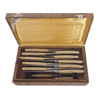 Table and cheese knives