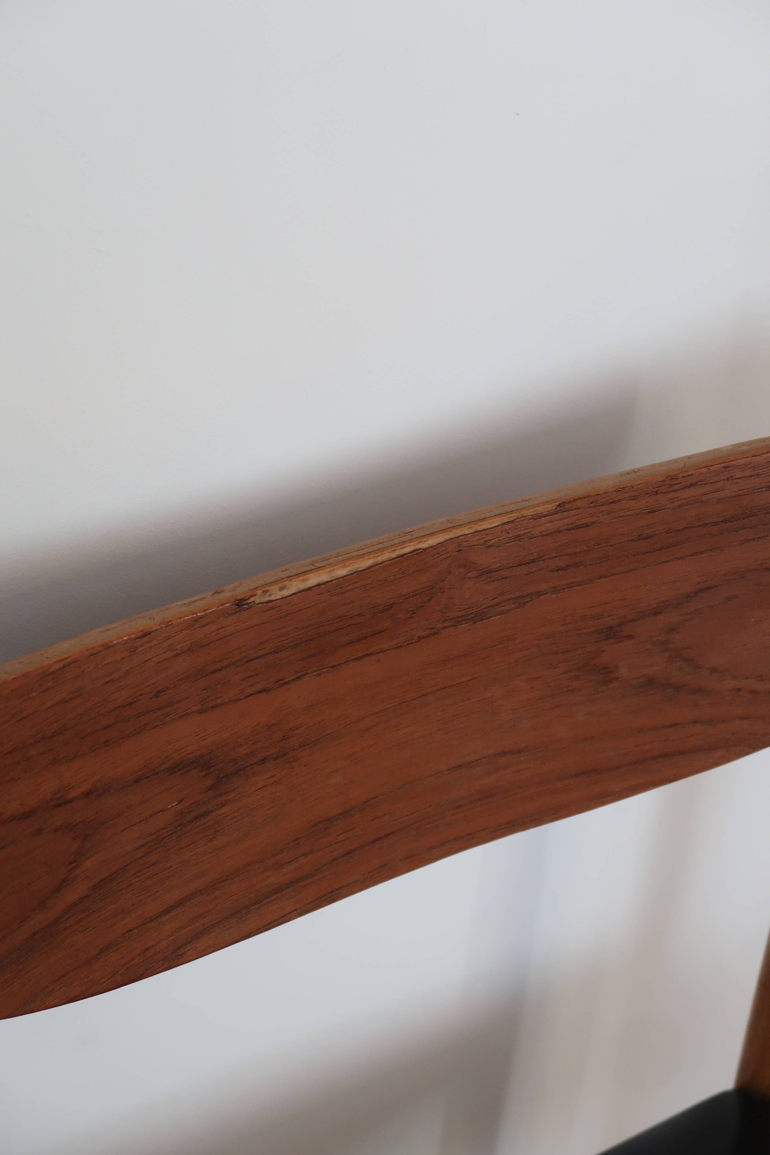 4 Scandinavian chairs skaï black