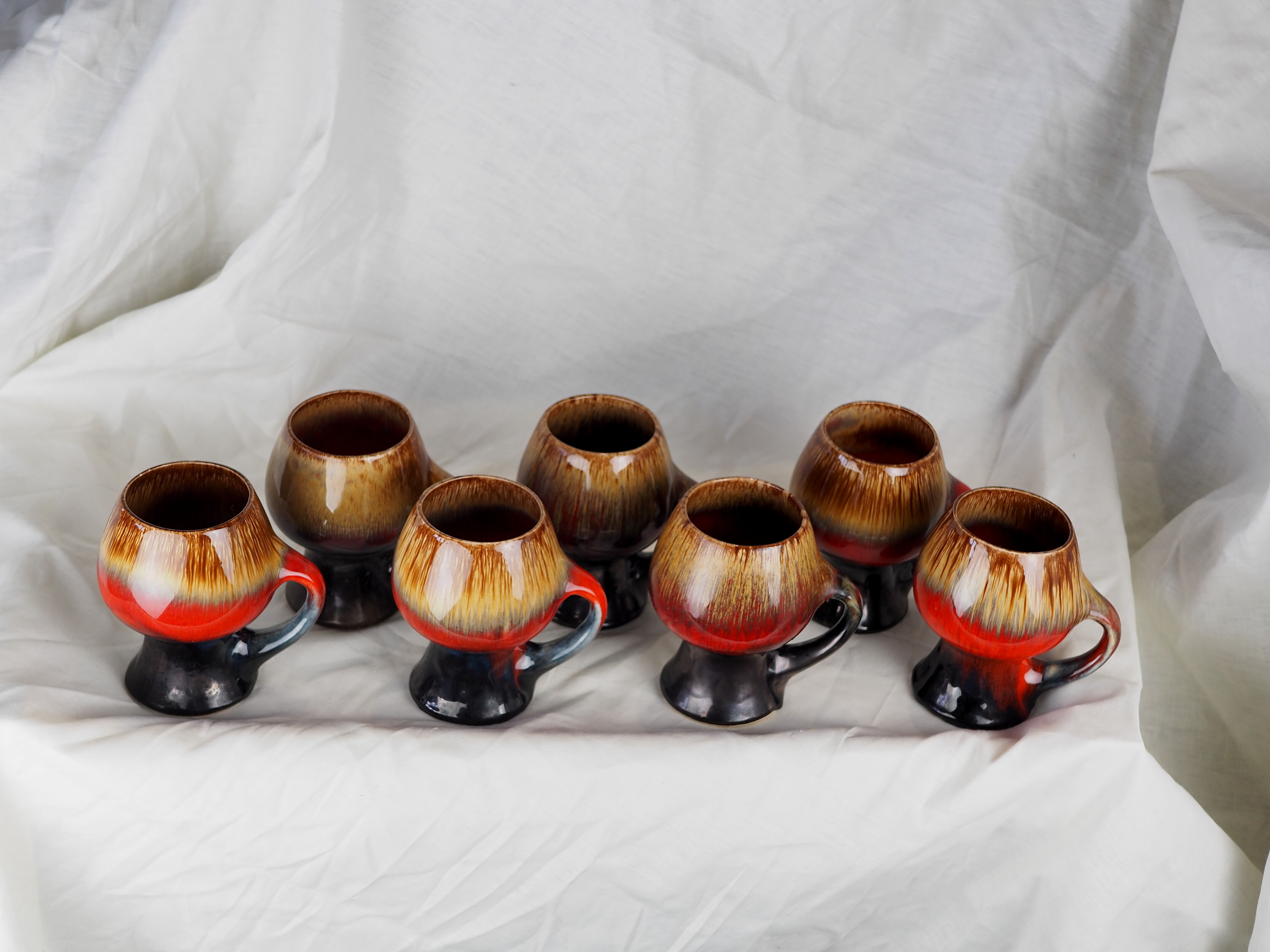 Seven large brown, black and red volcanic free-form mugs - Vallauris, Fat lava - 60s / 70s