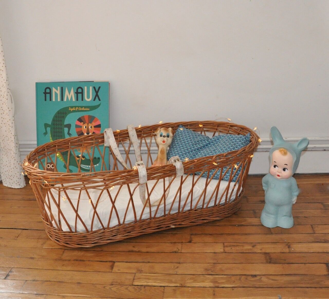 Rattan and wicker bassinet