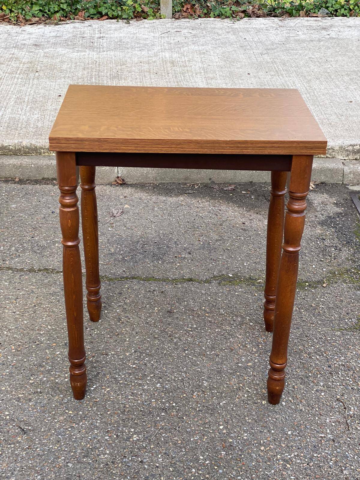 Extendable wooden portfolio table 40x60cm