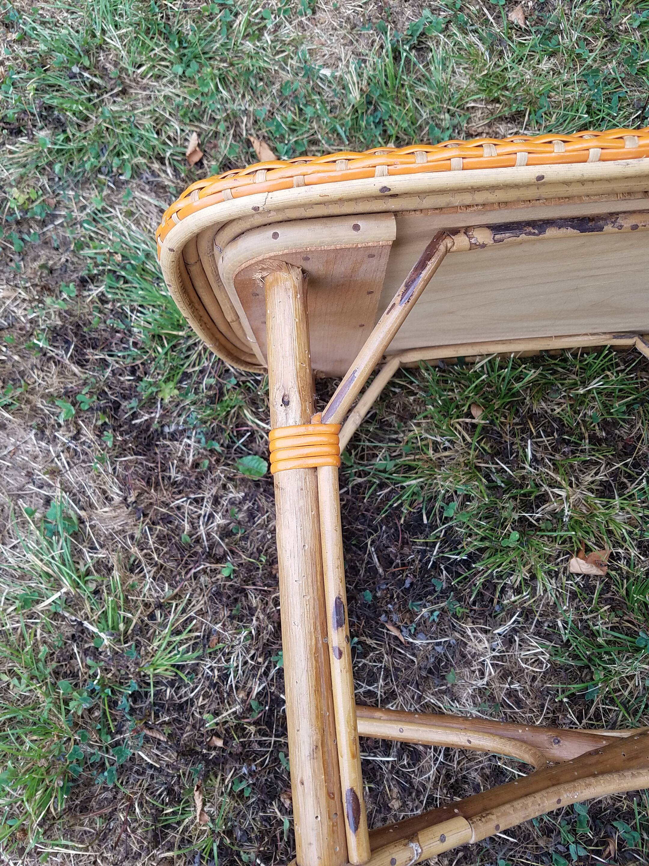 Fauteuil et table en rotin pour enfant