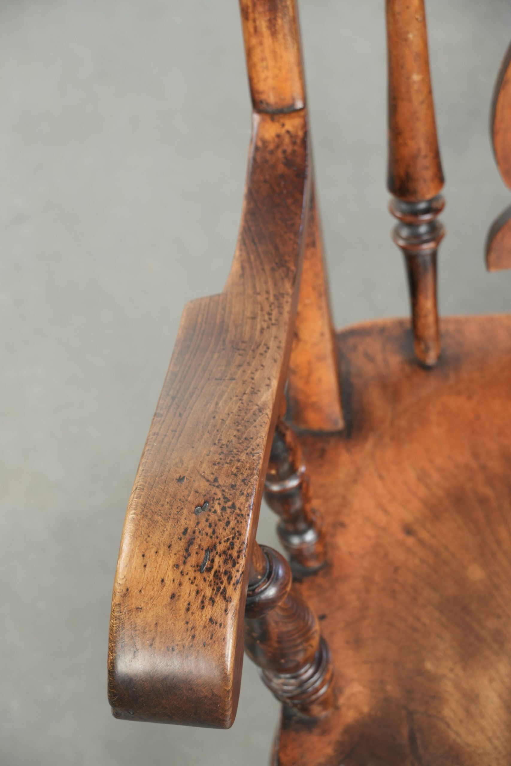 Antique English Windsor spindle chair from the early 19th century