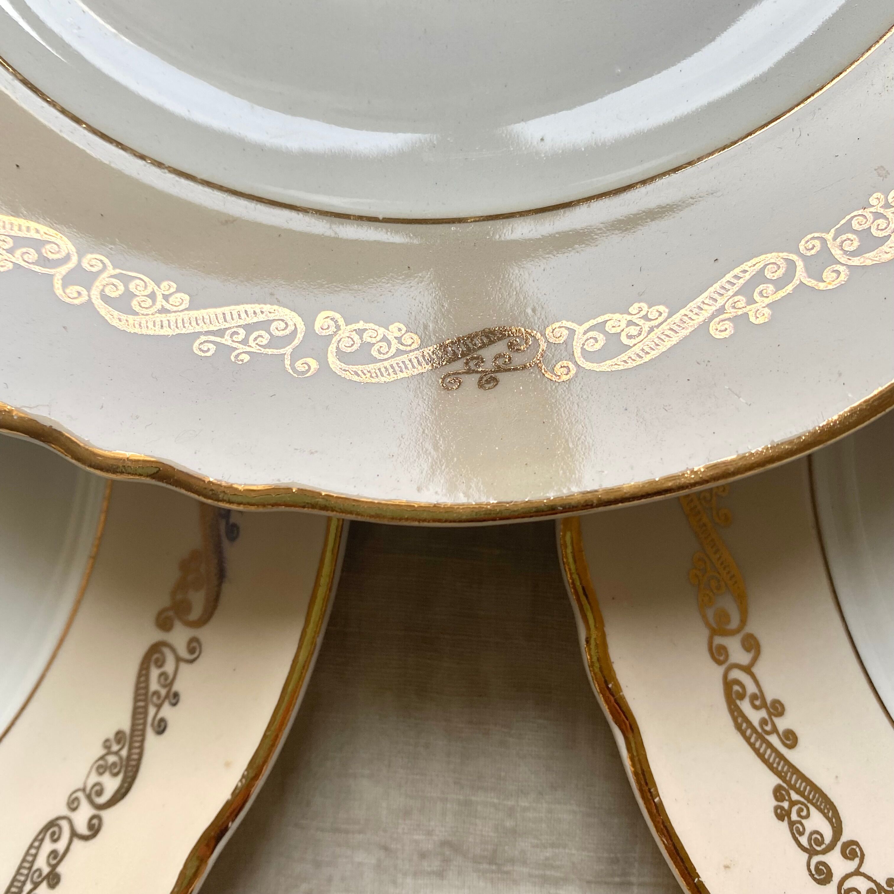 Old dessert plates Moulin des loups