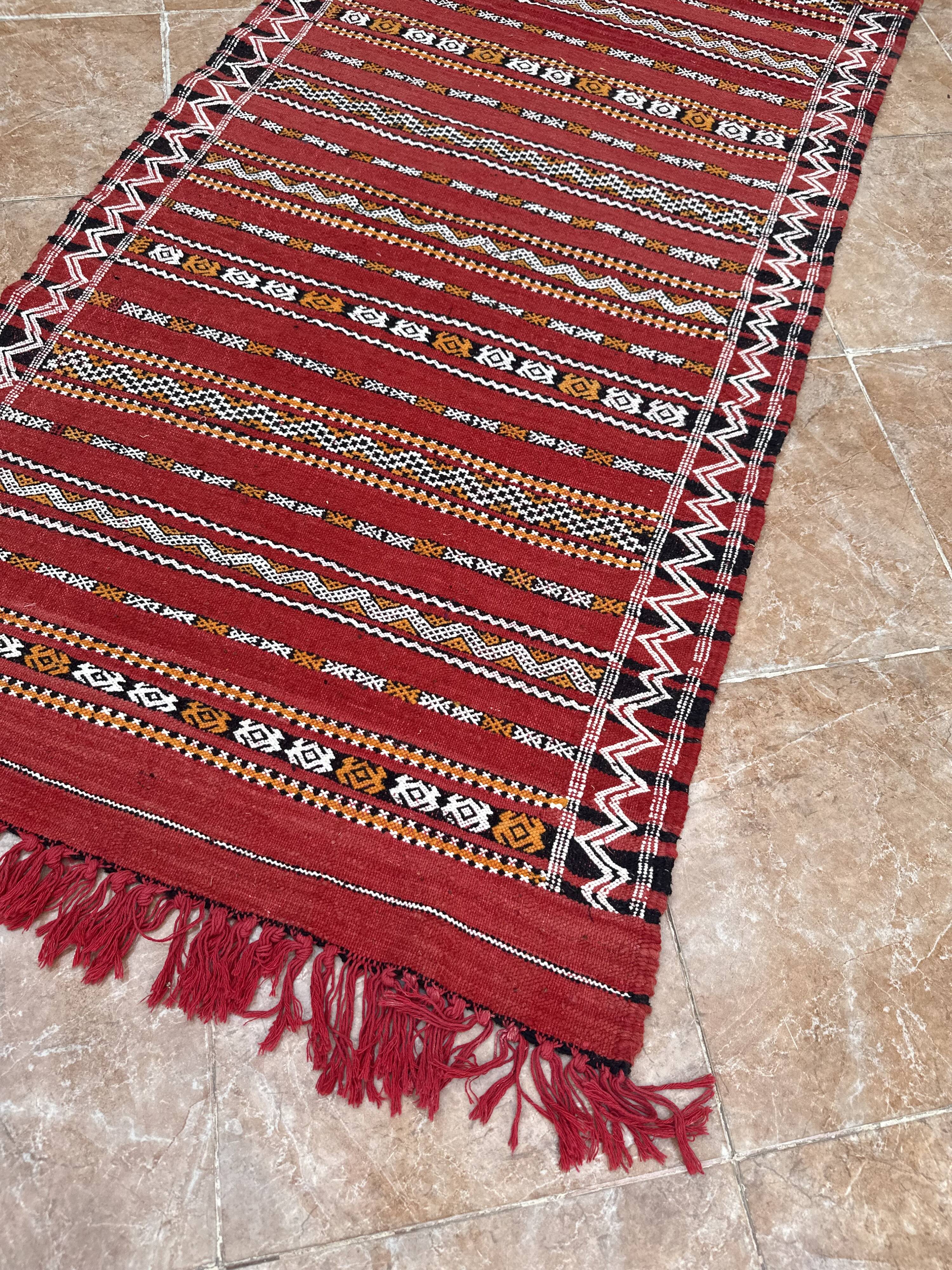 Moroccan Berber rug handwoven 100% organic wool from