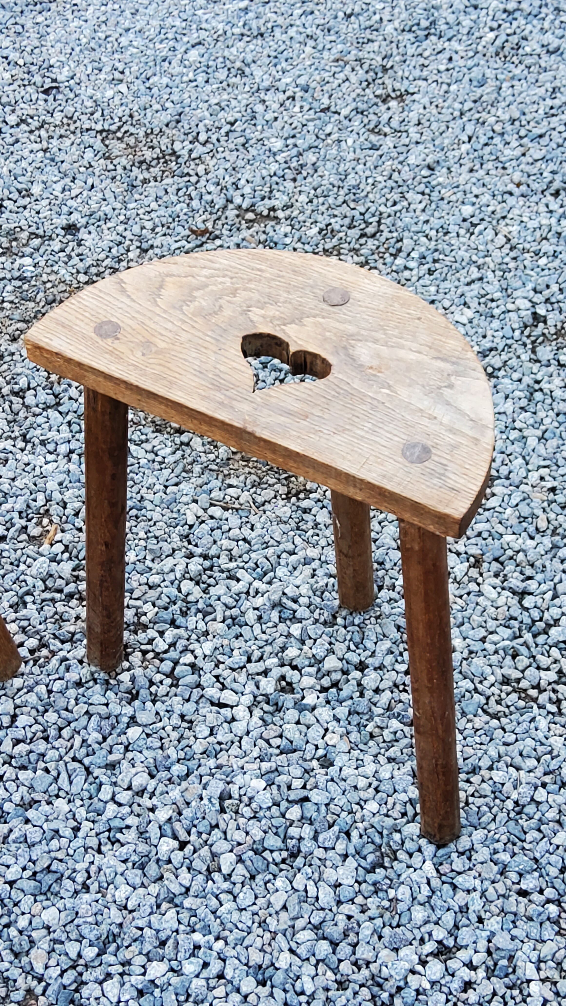 Pair of shepherd's stools in tripod oak décor in the heart