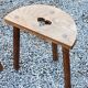 Paire de tabourets de berger en chêne tripode décor au cœur