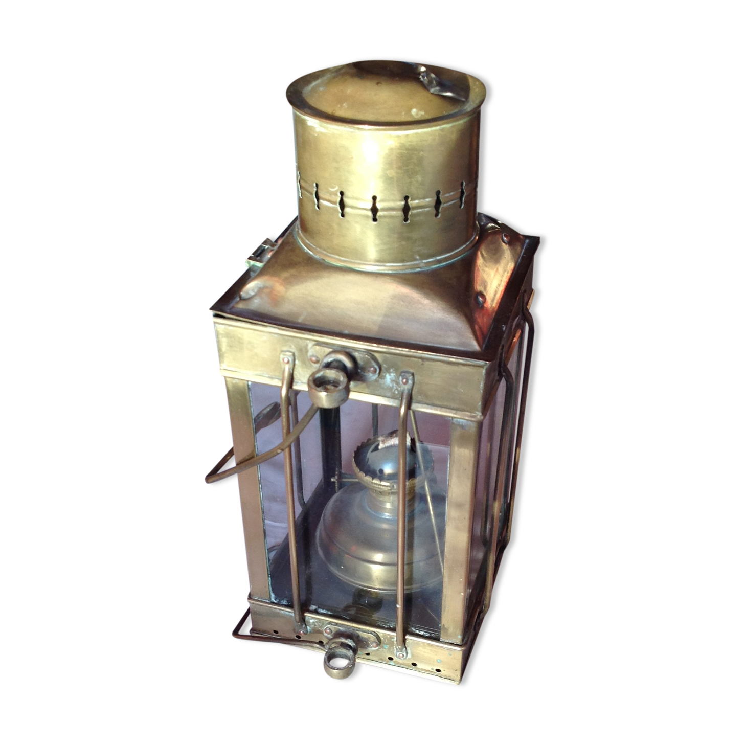 Ancienne lampe de bateau, à pétrole