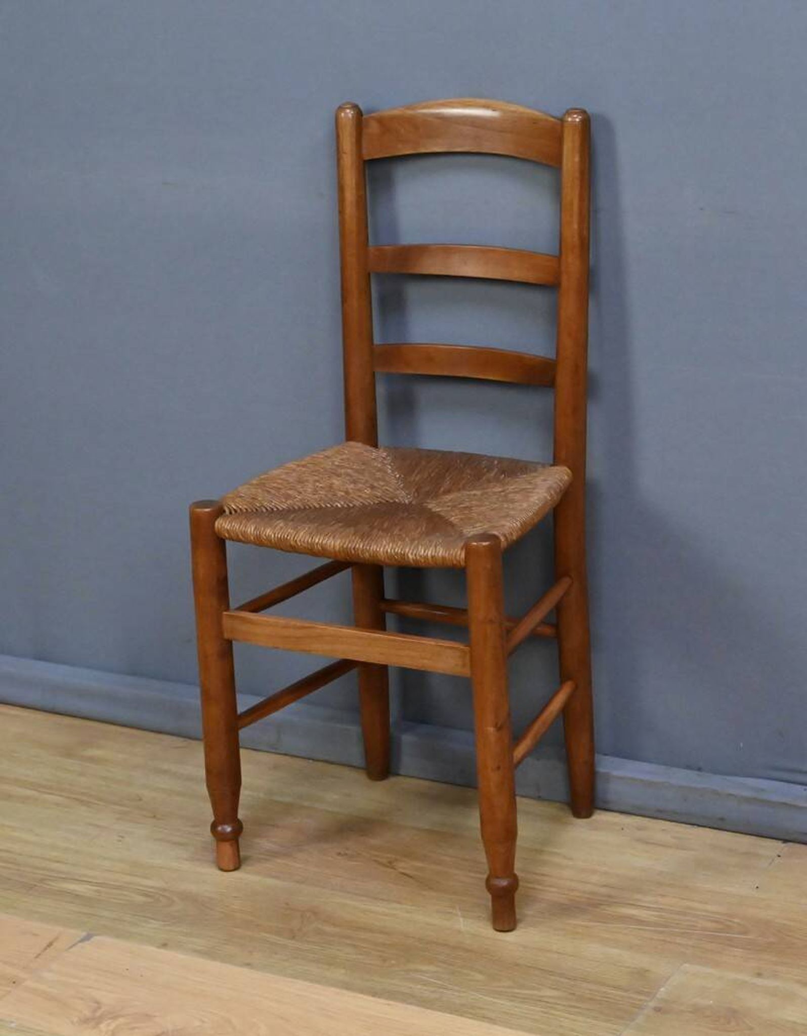 Paire de chaises paillées en merisier – fin XIXe