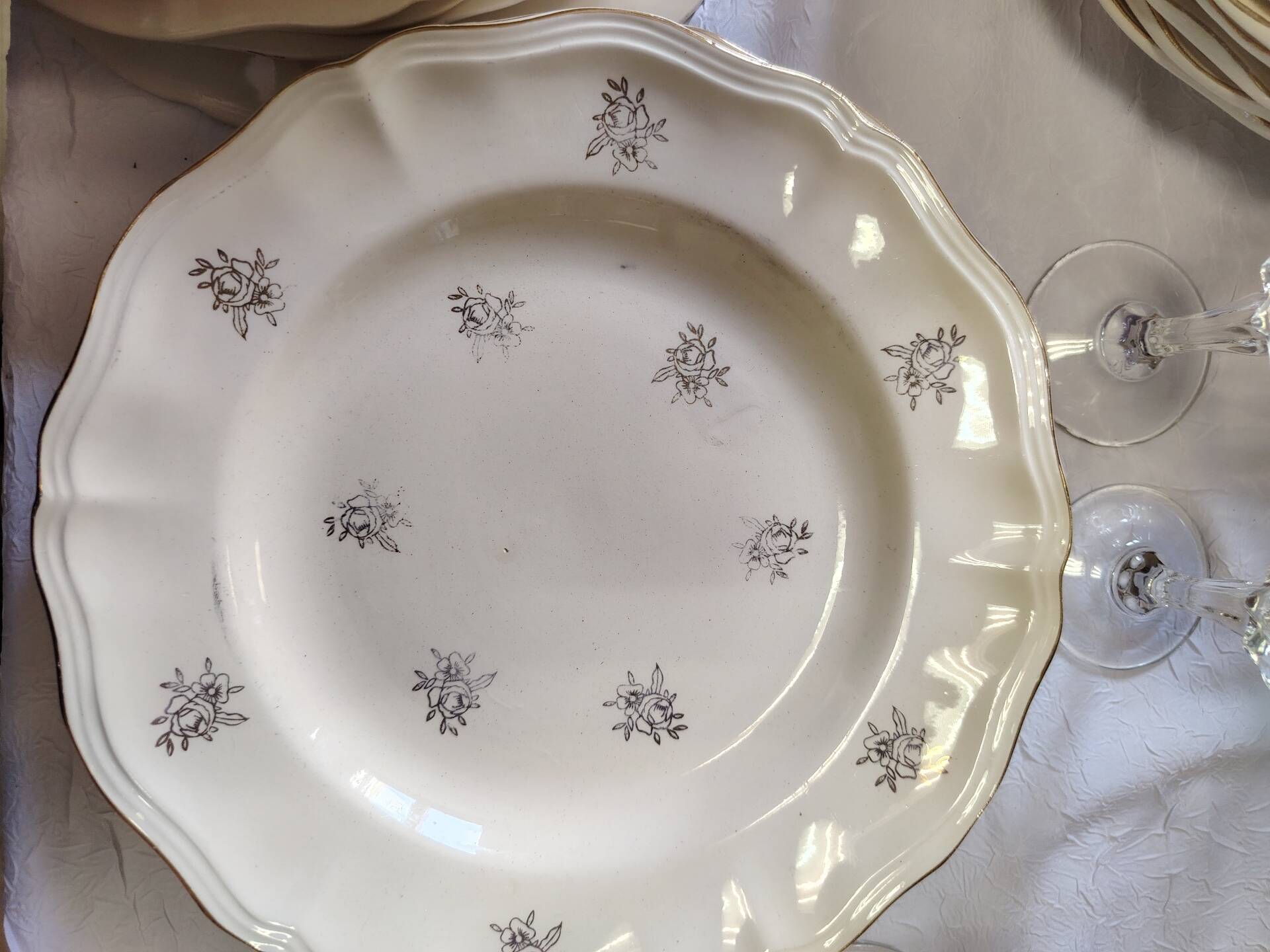 Sarreguemines set of 12 flat plates model Raphaël or flowers of F