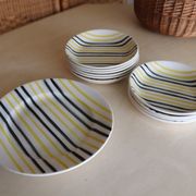 Set de 10 assiettes creuses et 1 plat rayés moulins des loups