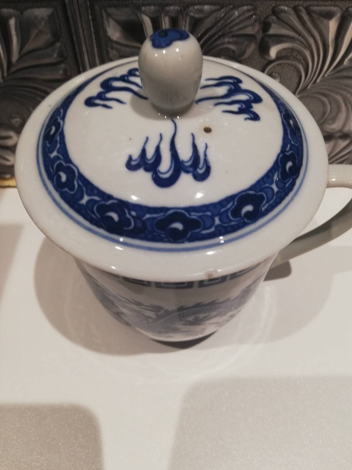 Tea mug with Chinese lid.