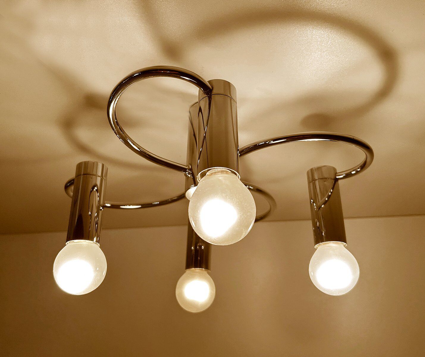 Lustre vintage de l'ère spatiale en chrome