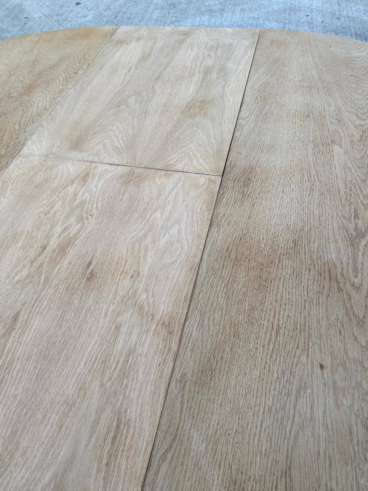 Renovated Louis Philippe round extendable dining table 115cm for 6 people.