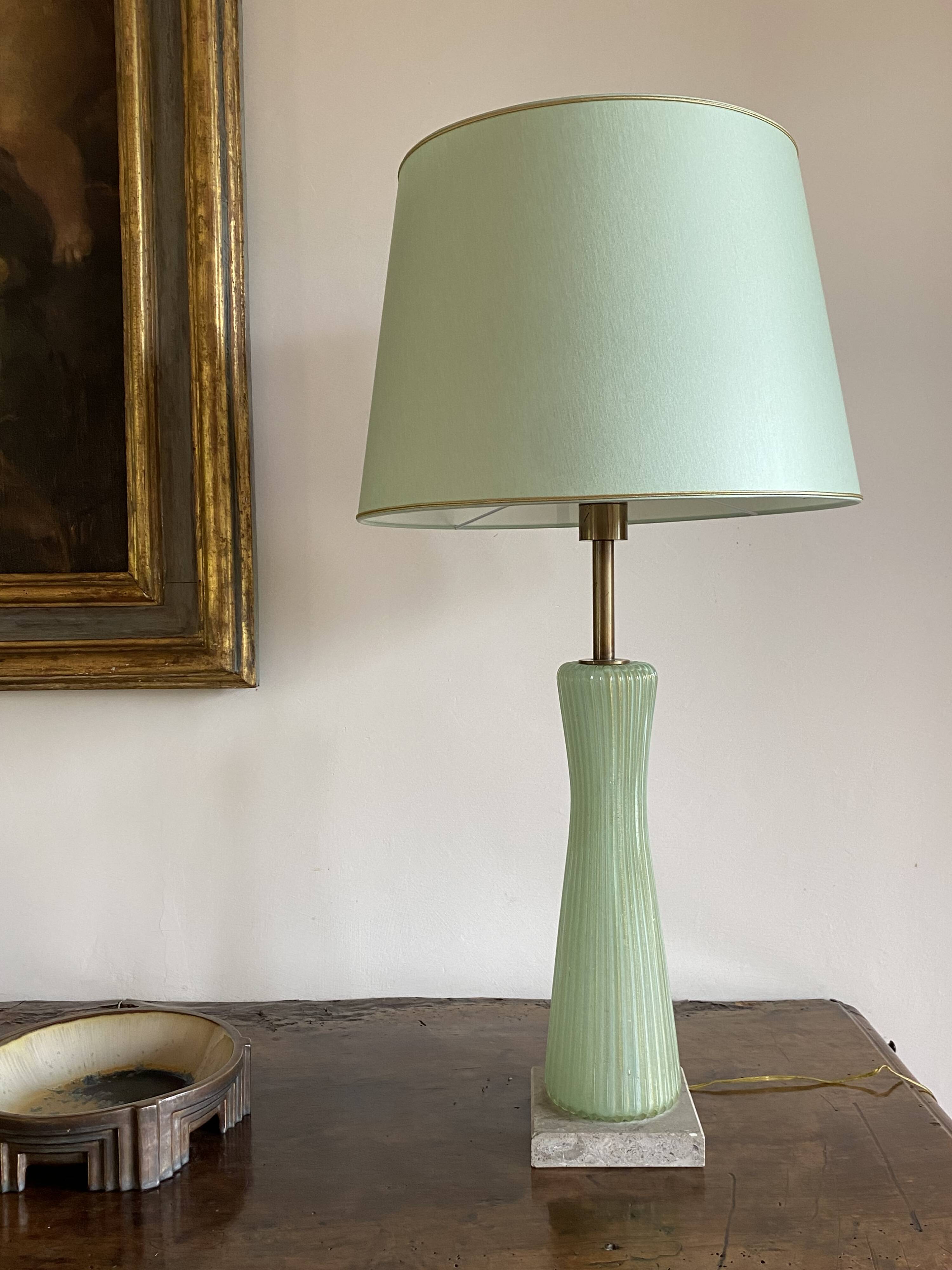 Mid-century modern green Murano glass Table lamp, Barovier & Toso style  Italy, 1940s