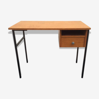 Bureau d'adolescent des années 50