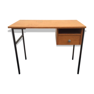 Bureau d'adolescent des années 50