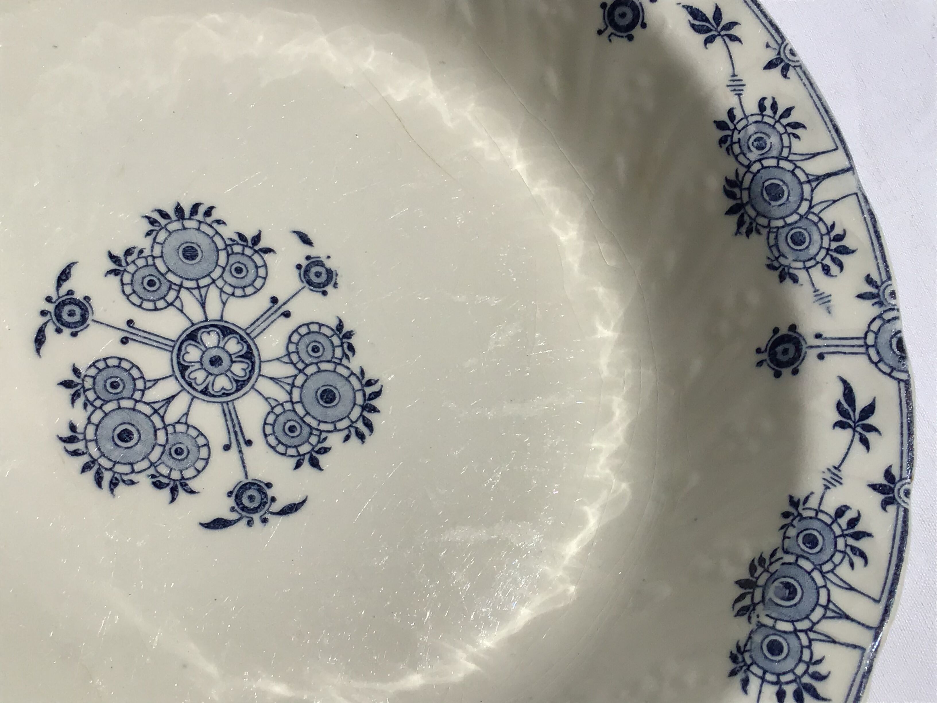 Plat creux Terre de Fer Gien Copenhague bleu marine