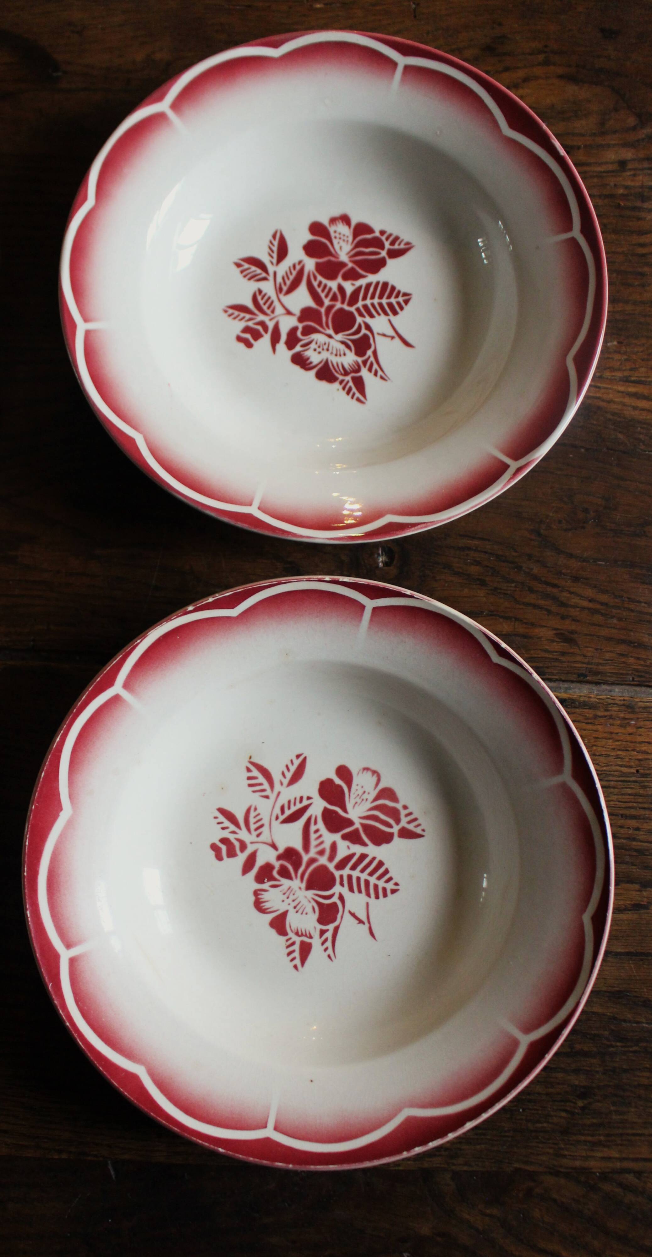 6 deep plates Marsac red Digoin Terre de fer green