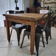 Extendable oak table