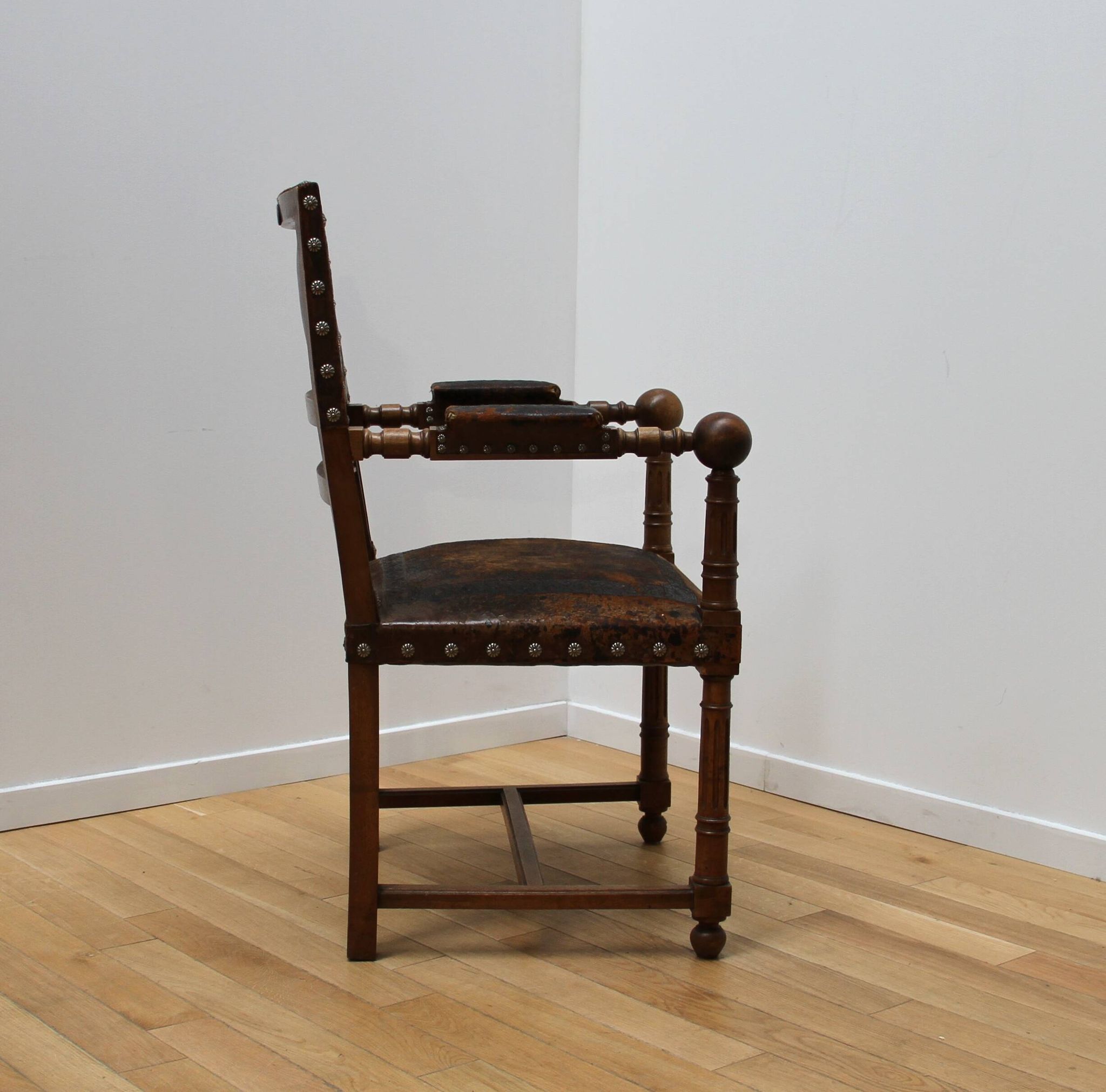 Paire de fauteuils style Henri II