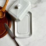Beurrier Pillivuyt en porcelaine blanche