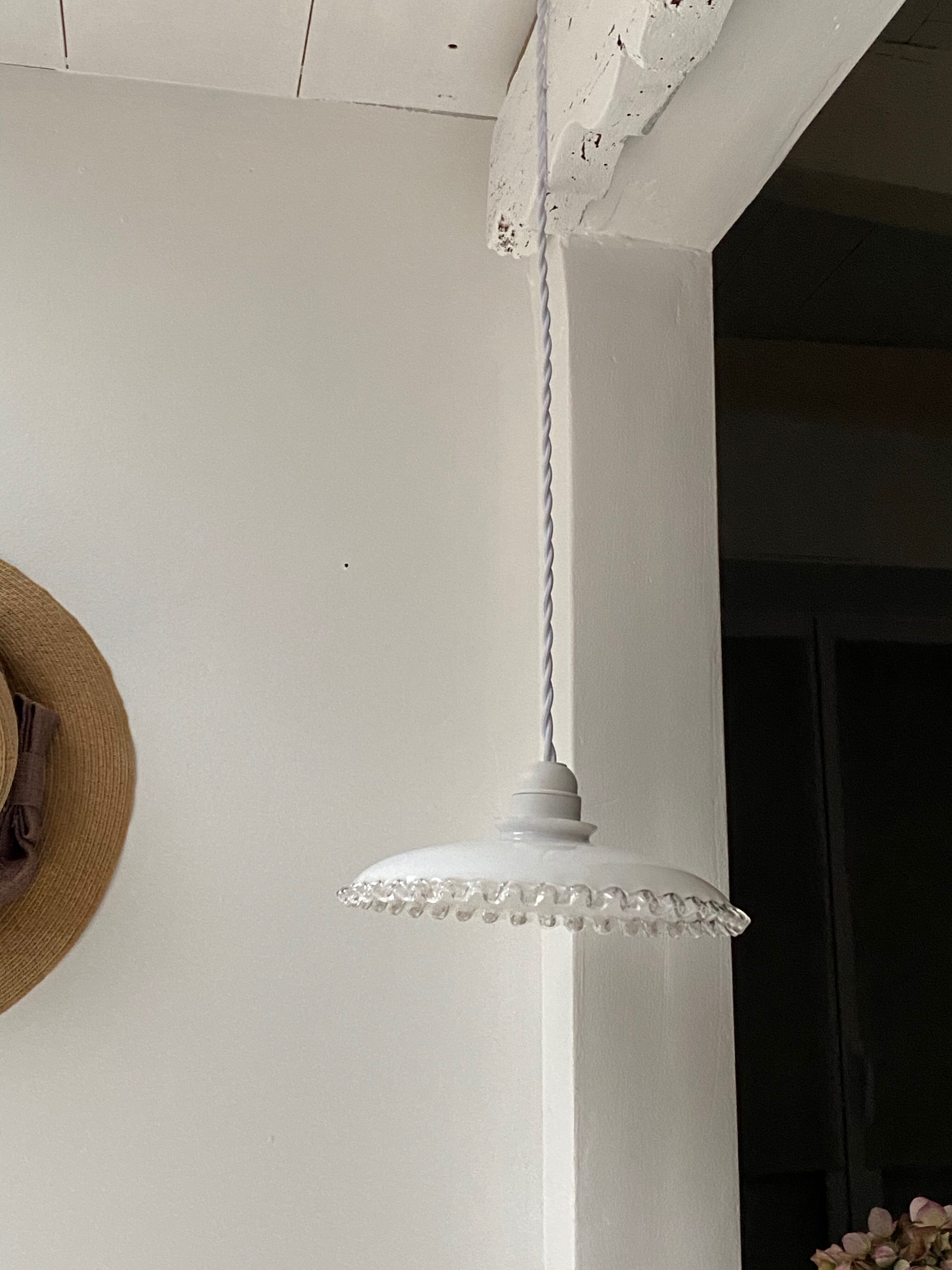 Suspension en opaline blanche