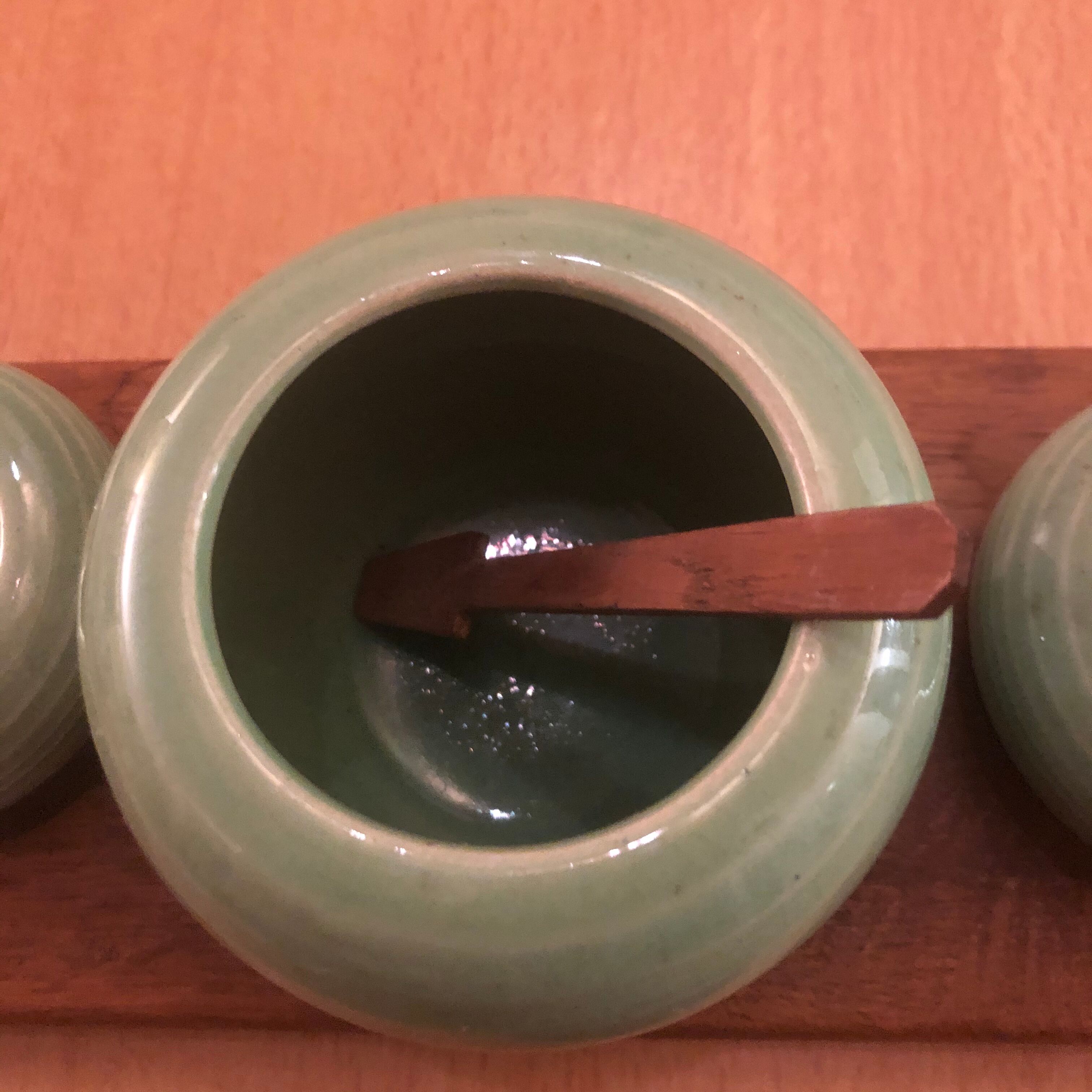 Servant salt pepper mustard