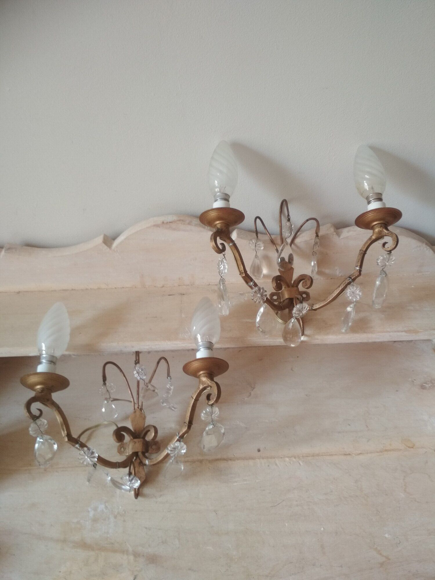 2 wall lamps