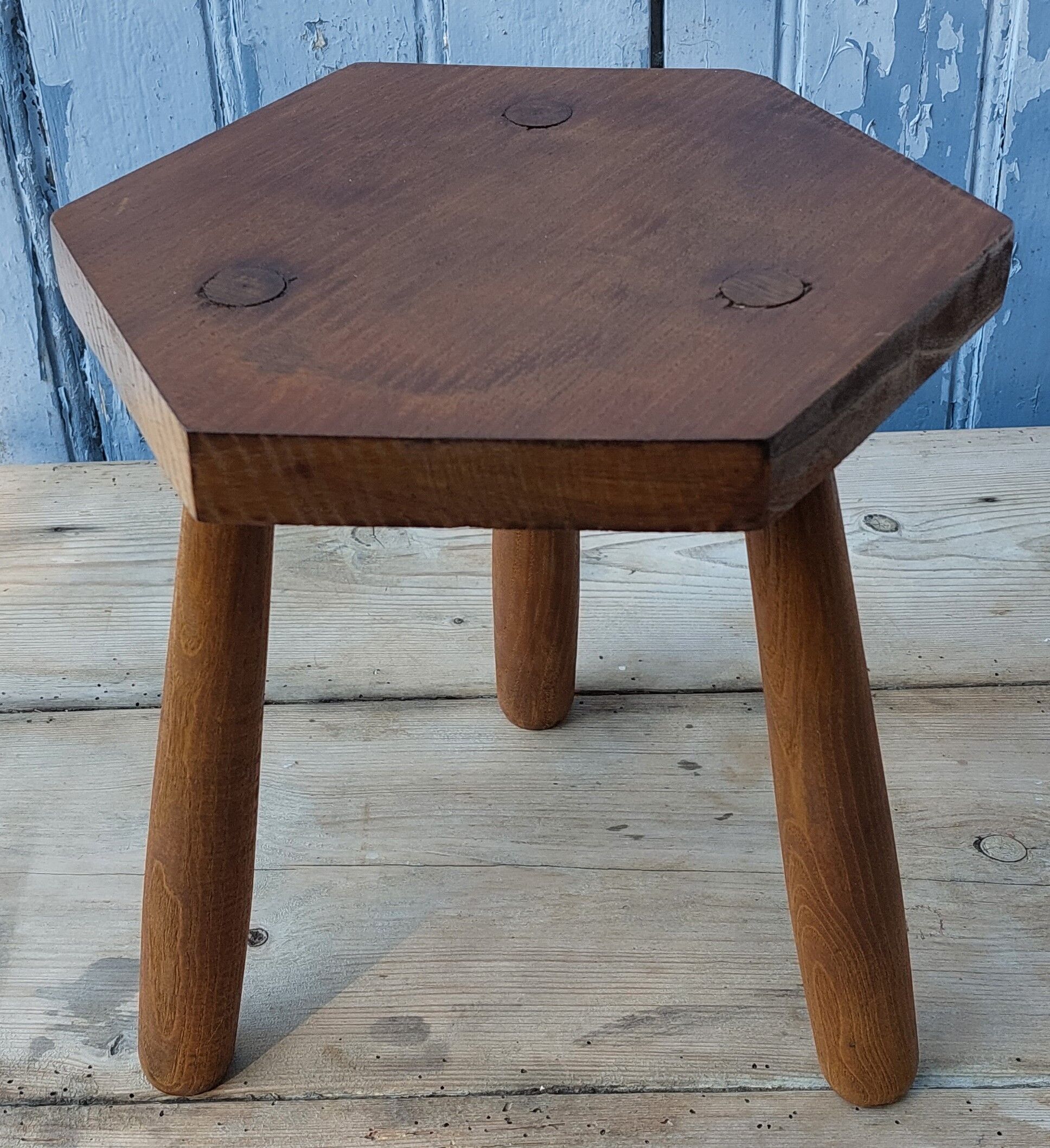 Tripod milking stool