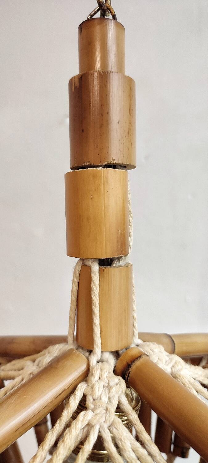 Lámpara de techo de bambú y macramé. Spain, 1980s.