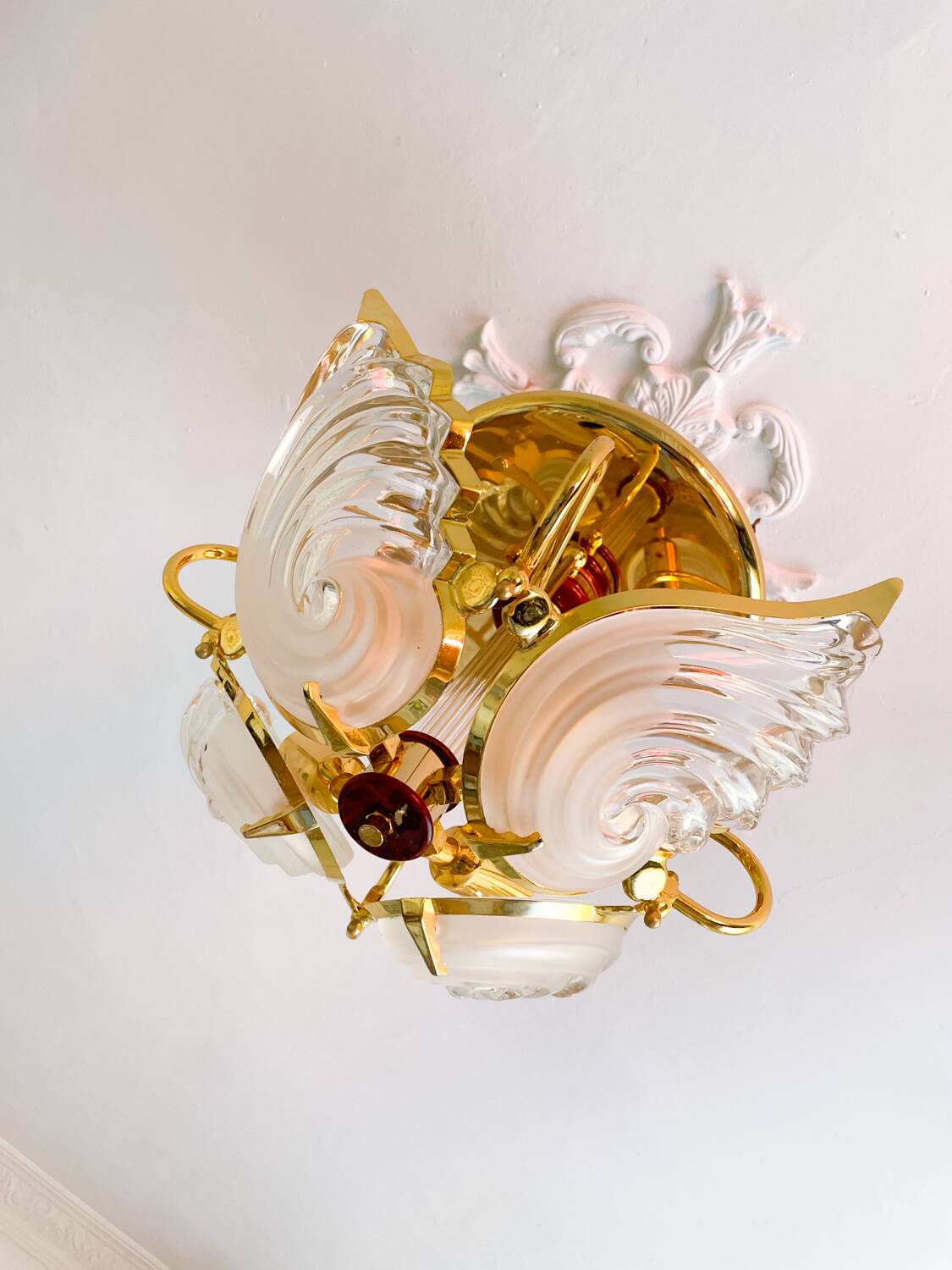 Plafonnier vintage Art Déco en laiton massif et cristal – années 70