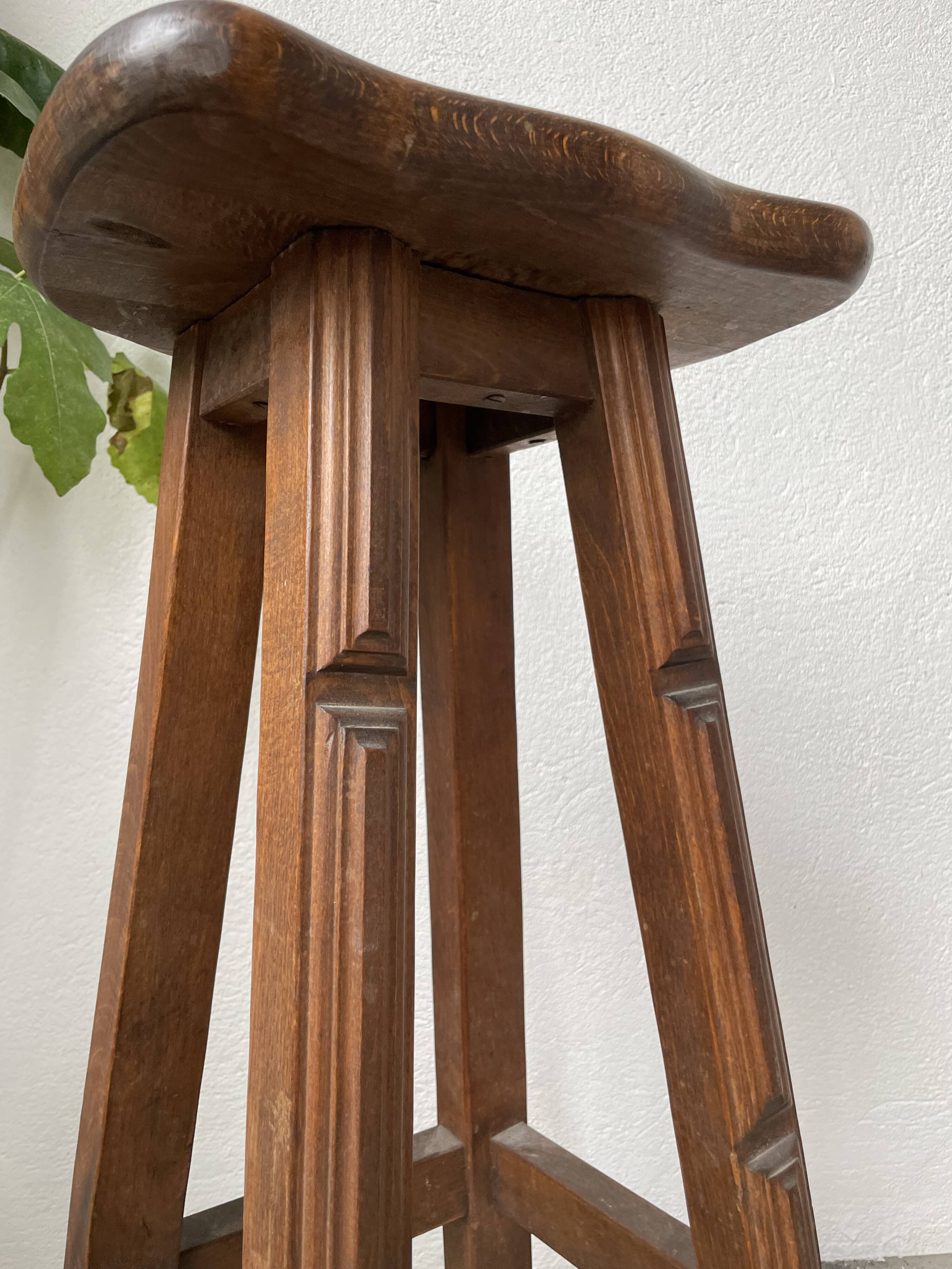 Tabouret haut brutaliste