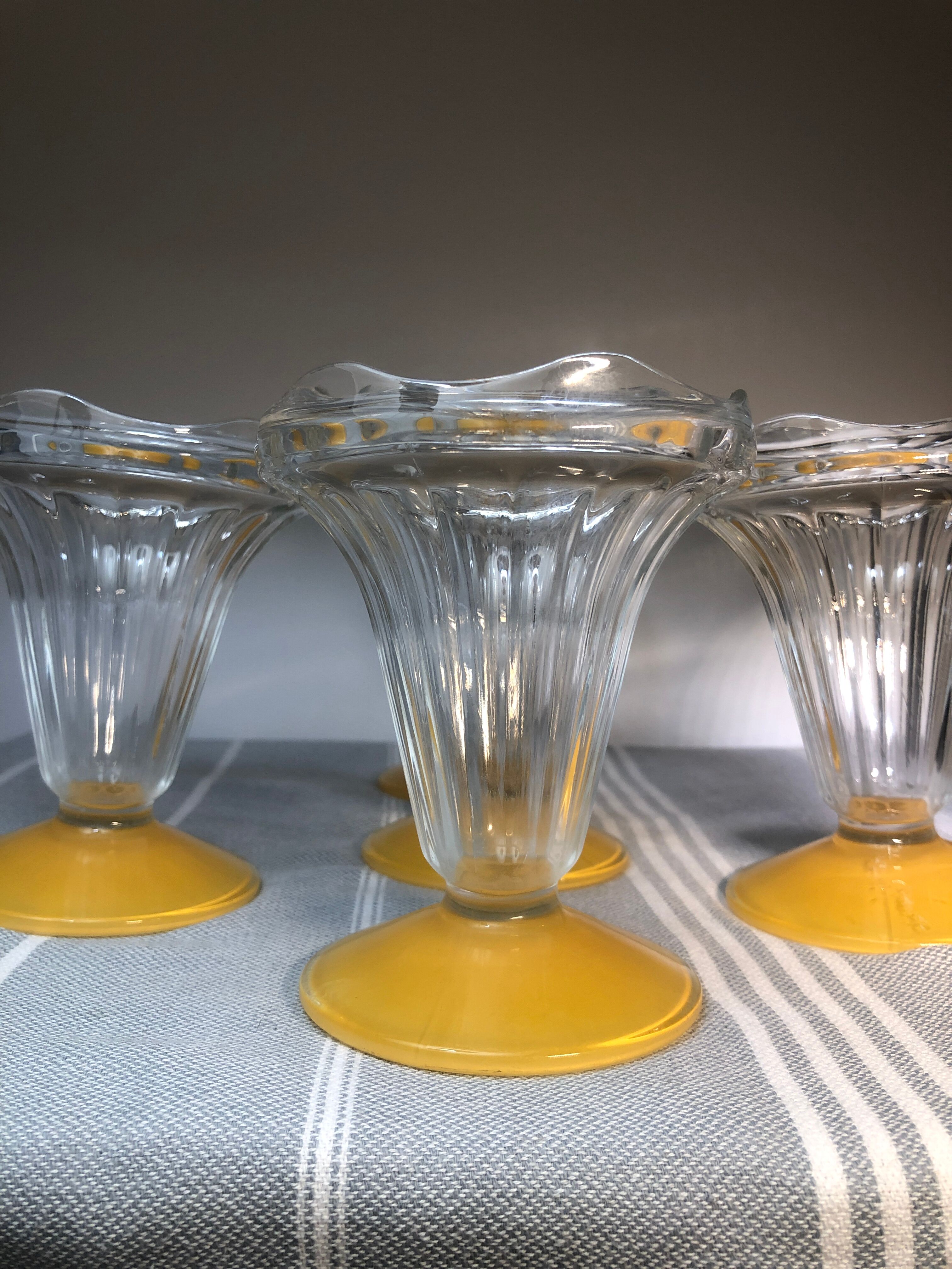 Set of 5 frosted yellow vintage ice cups