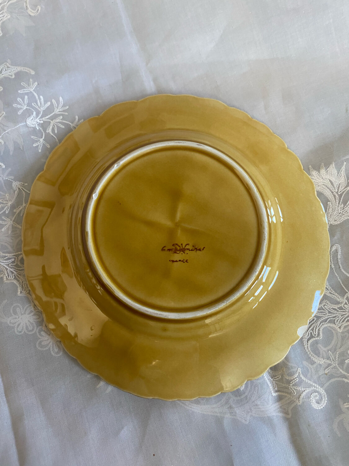 Dessert plate in Sarreguemines majolica