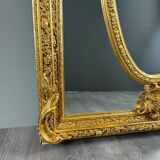 Grand miroir style Louis XV en bois sculpté et doré, XIXe siècle