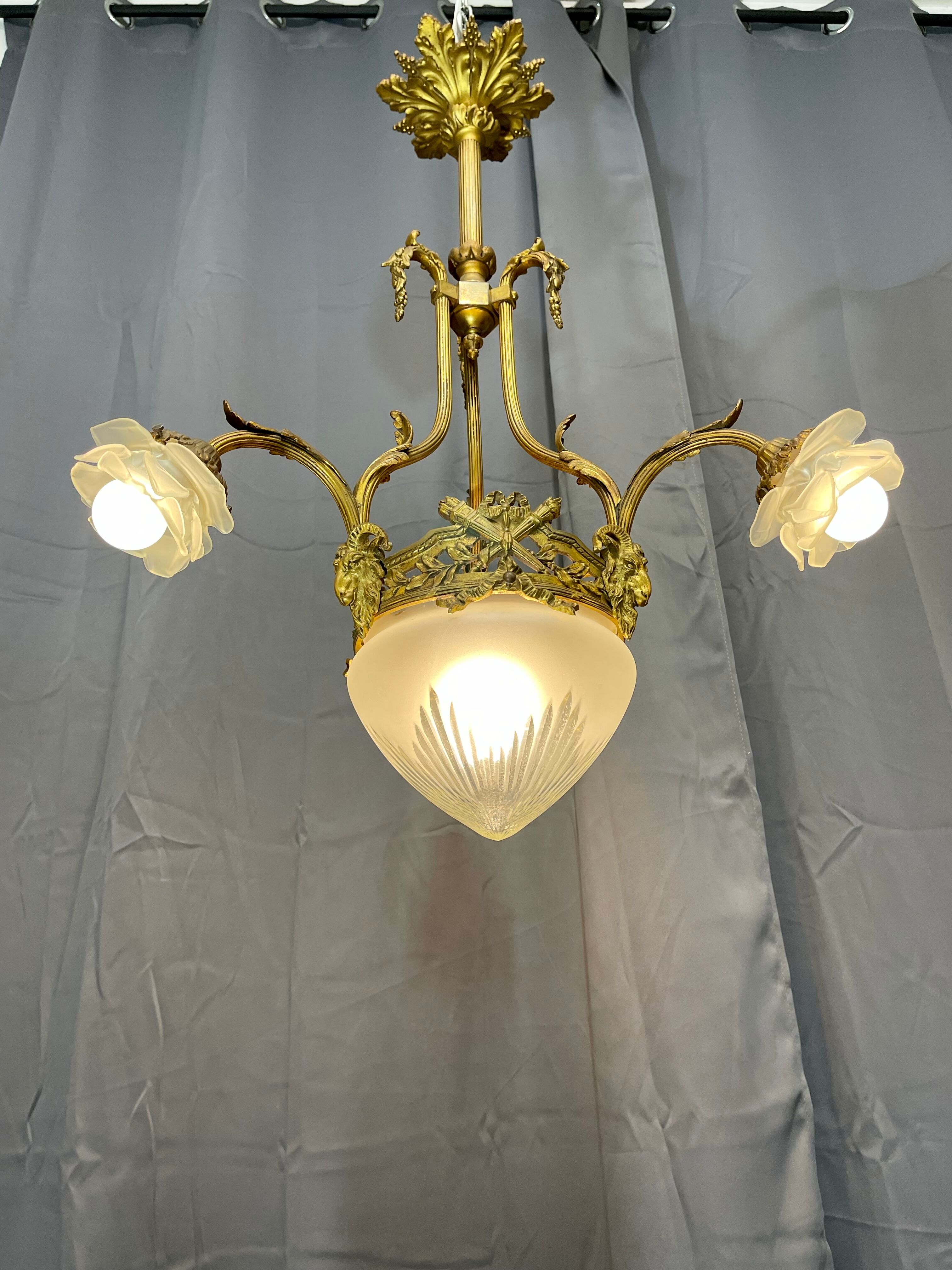 Bronze chandelier Napoleon III period very good condition