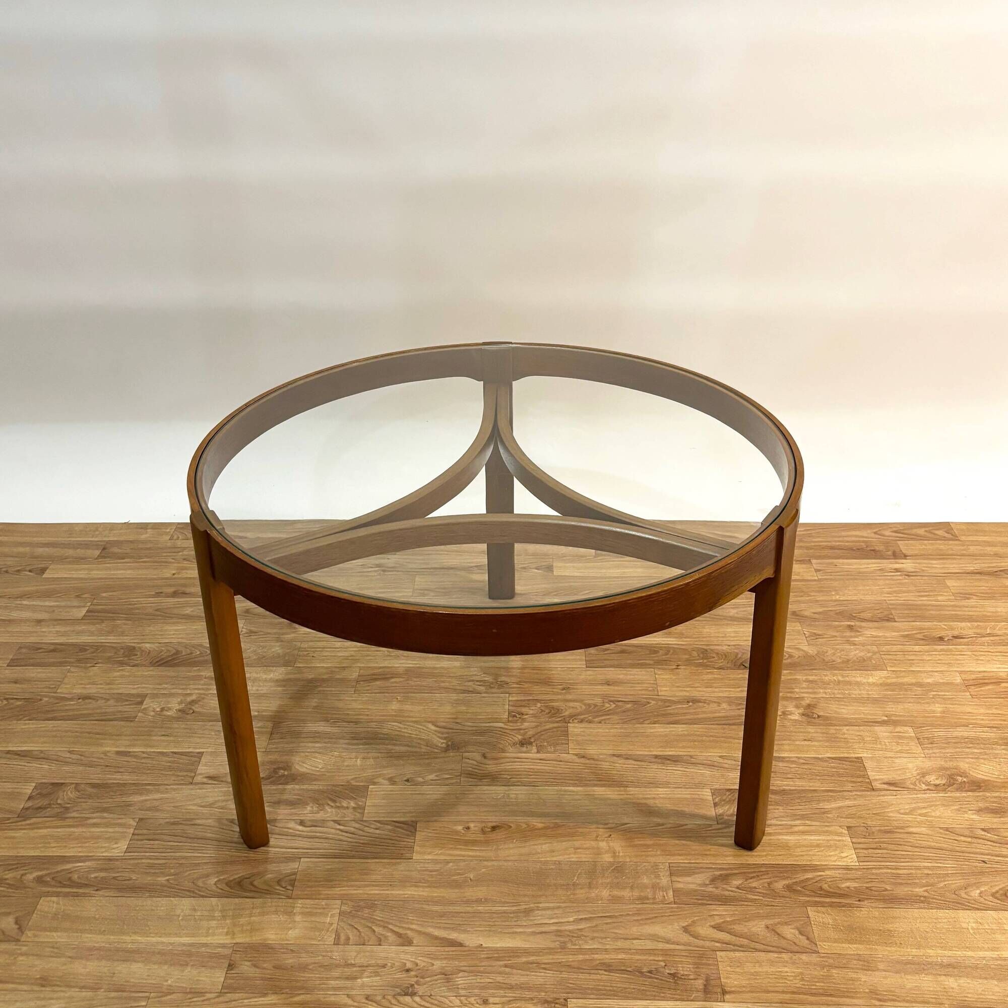 table basse scandinave en teck et verre