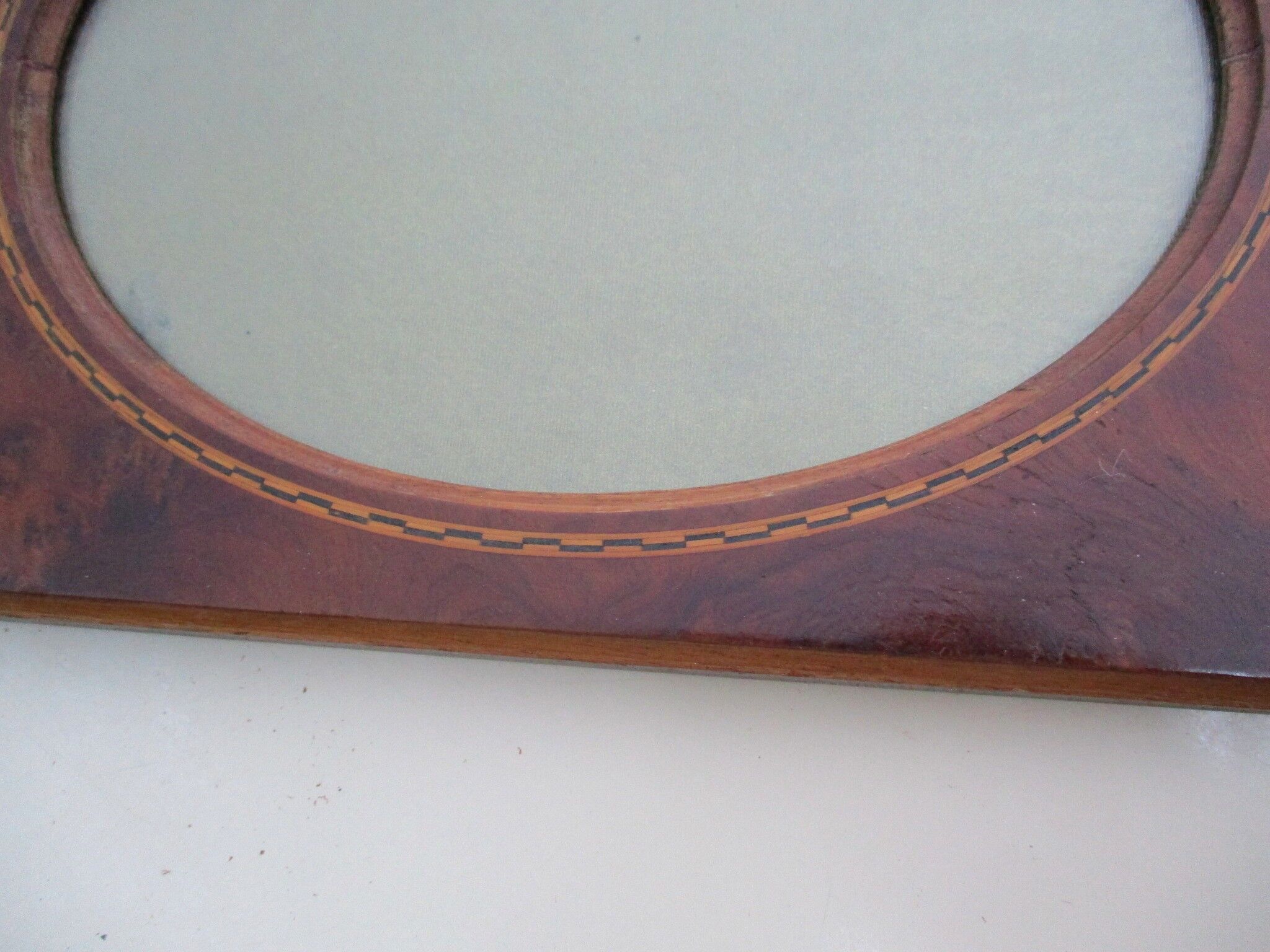 Encadrement en loupe et marqueterie